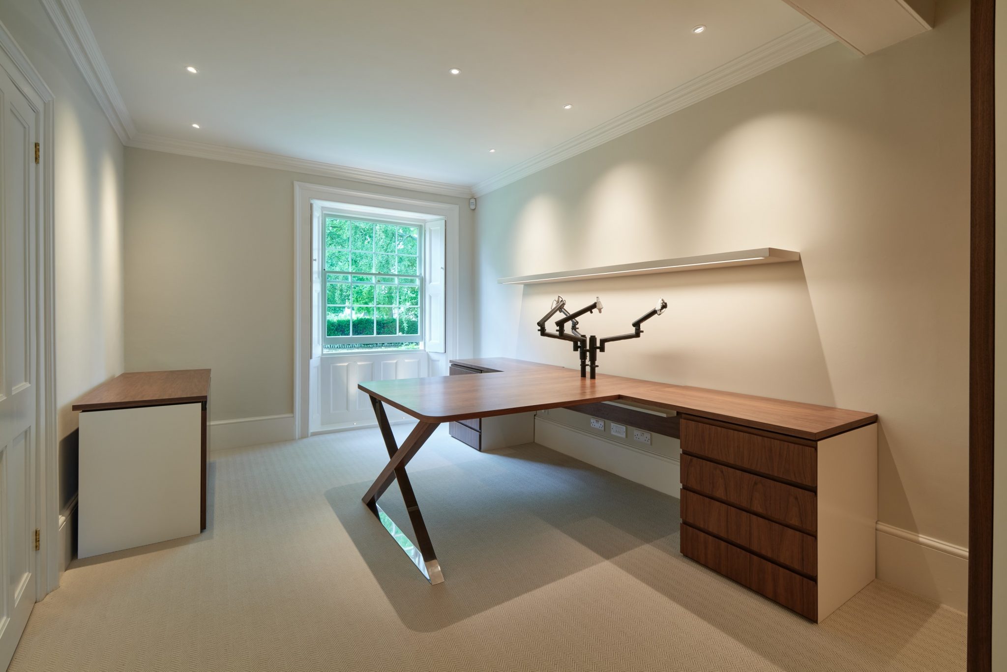 HK Designs bespoke office furniture, workwalls, desking and beautiful