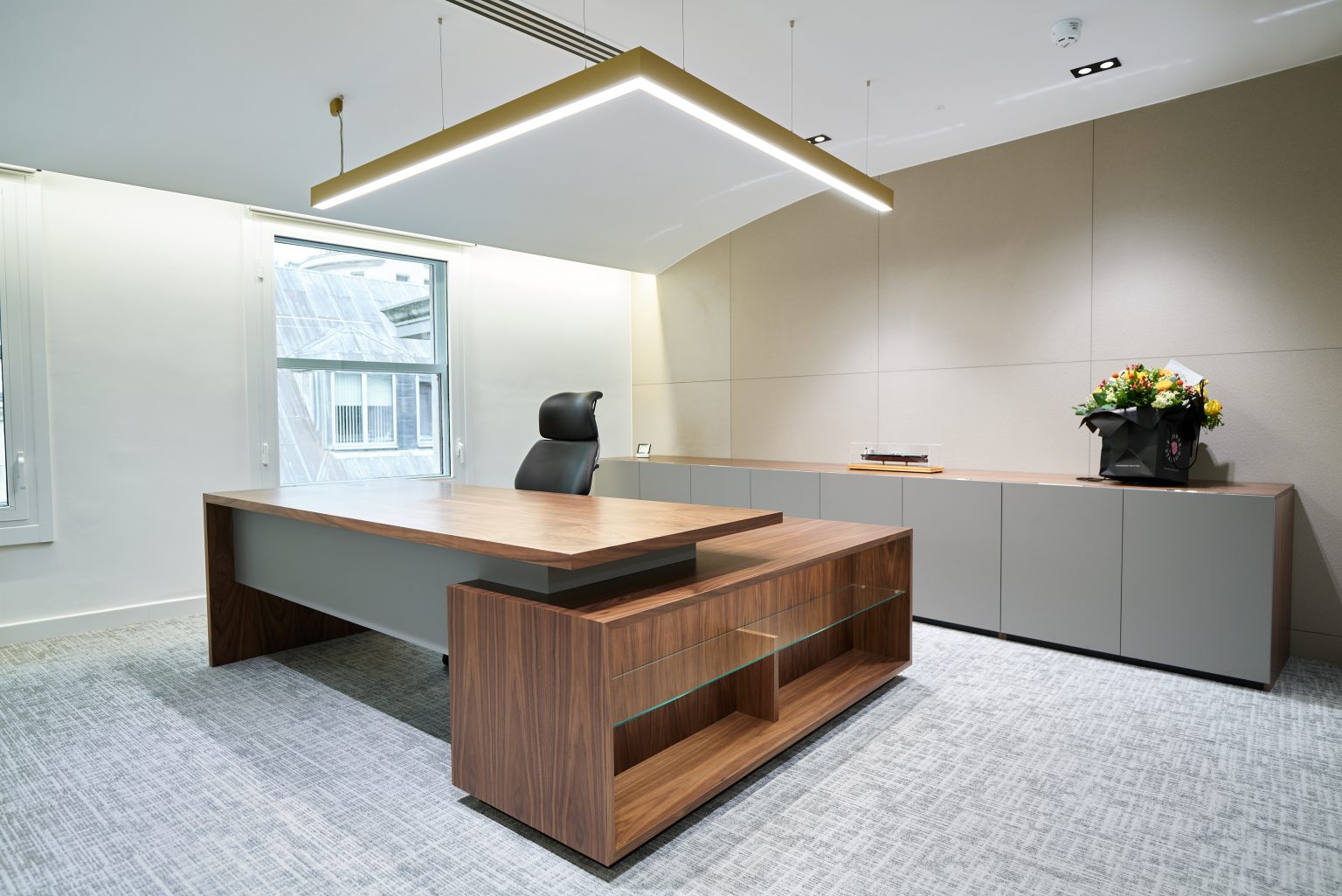 HK Designs bespoke office furniture, workwalls, desking and beautiful